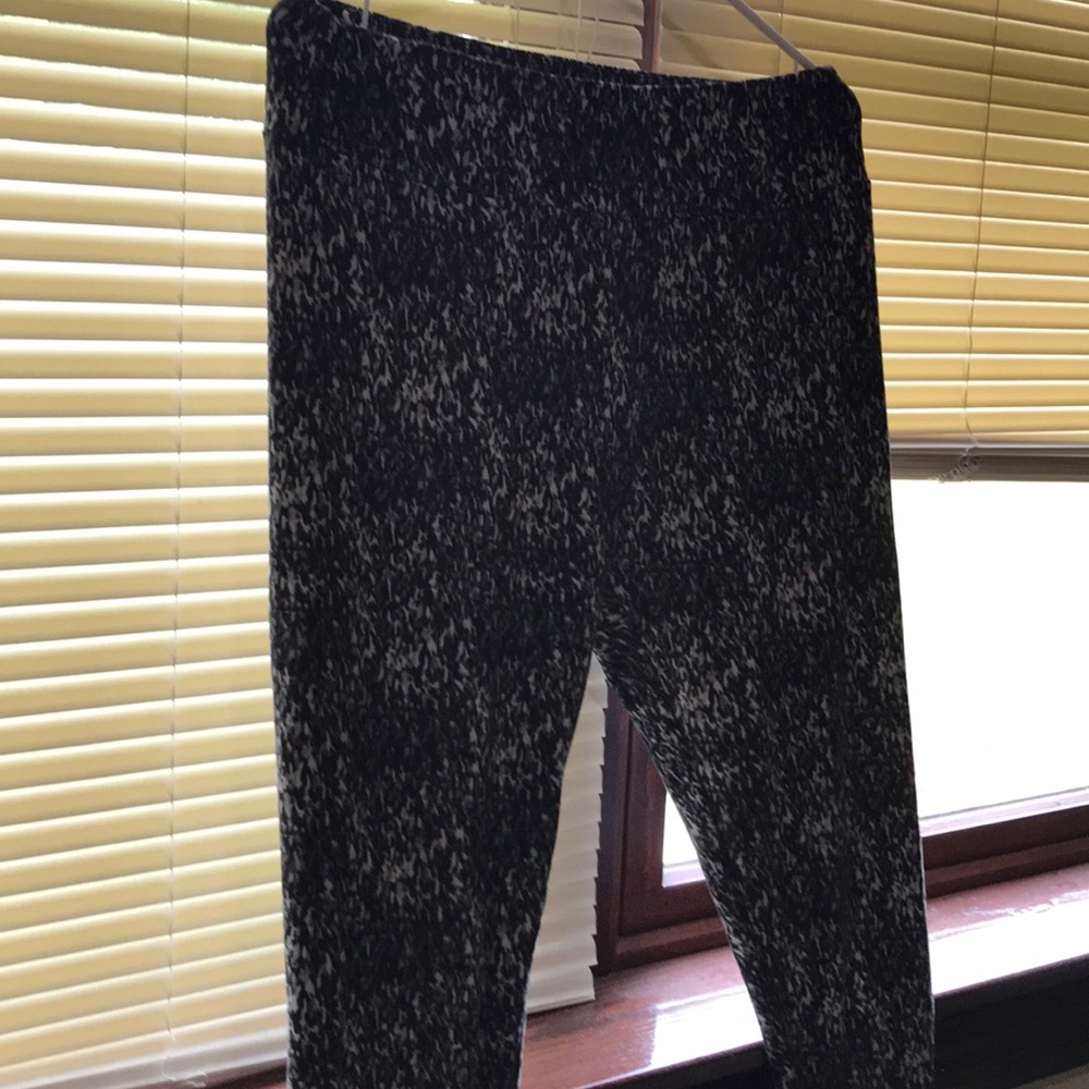 Lularoe black with gray and white accents leggings